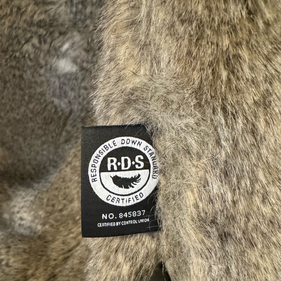 ARITZIA BABATON WINTER PARKA - ARMY GREEN (XS)  LIKE NEW CONDITION - Picture 6 of 8